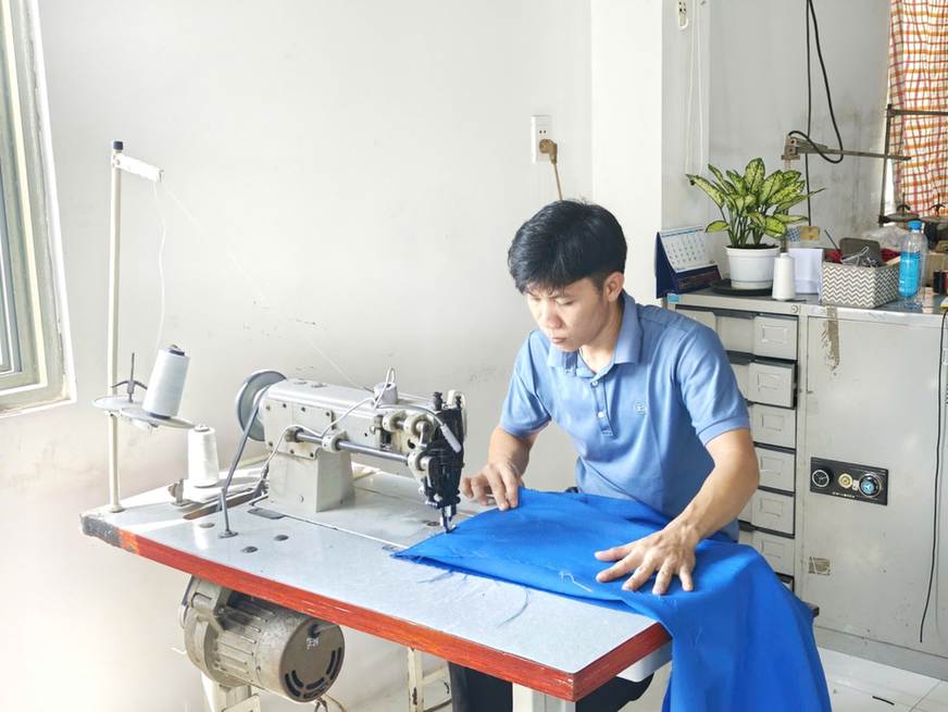 Ngoc Phuc Cushion 20th Anniversary: 20 Years of Building the Foundation with Saigon Wicker 9 Skilled worker sewing outdoor cushions at Ngoc Phuc Cushion